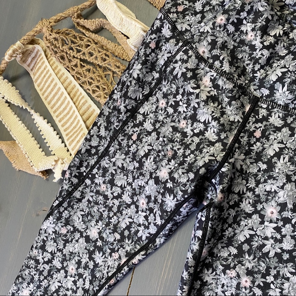Calia by Carrie Underwood Ruched Crop - Picture 2 of 4